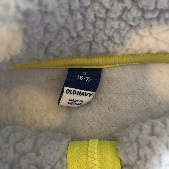 Old Navy Fleece cloud teddy bear zip up jacket in size S (6-7) - Picture 4 of 4
